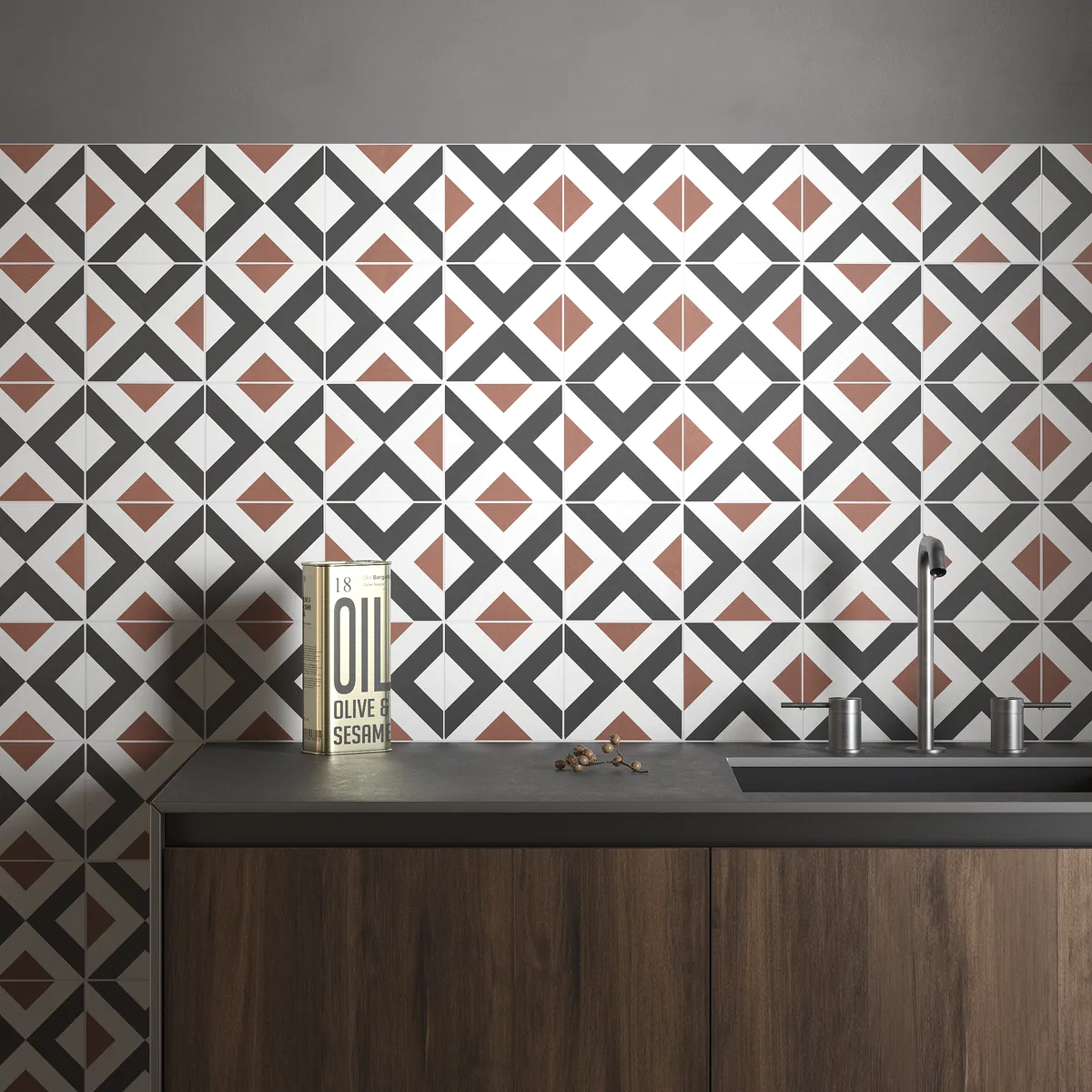 Frente de cocina con azulejos hidráulicos de diseño geométrico aleatorio, combinando un fondo blanco con cuadrados en negro y rojo
