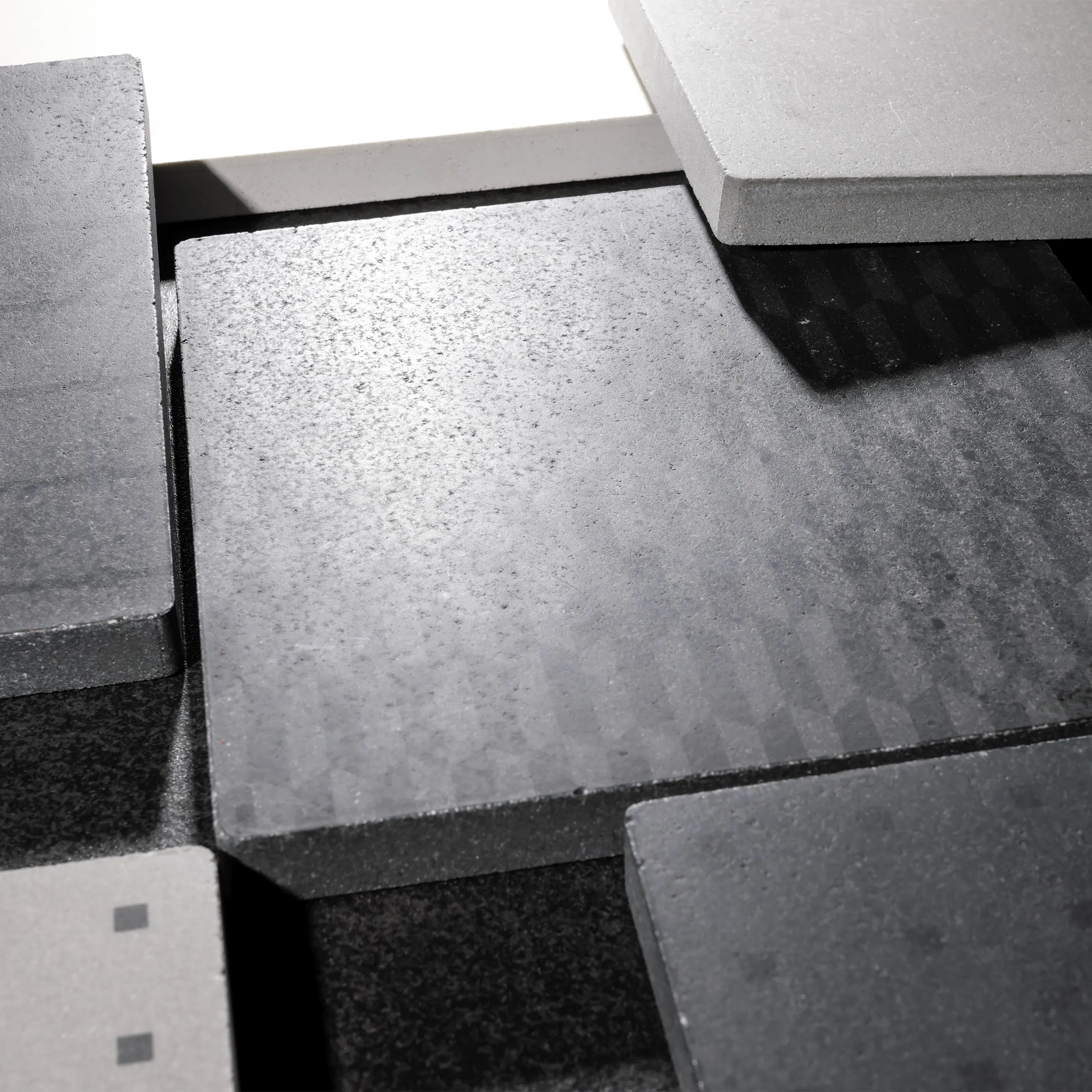 Textura de baldosas de cemento blanco, gris y negro