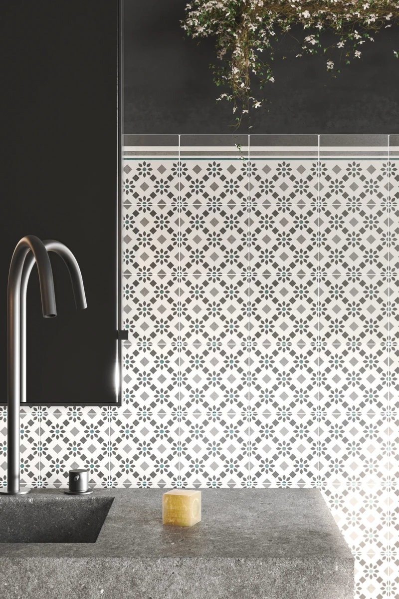 Bathroom wall made of covering in 15x15 centimetres