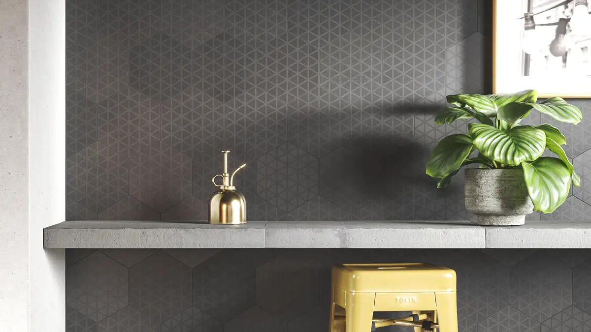 Kitchen wall made of hexagonal tiles